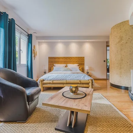 Bed and Breakfast Les Chantrines 4*