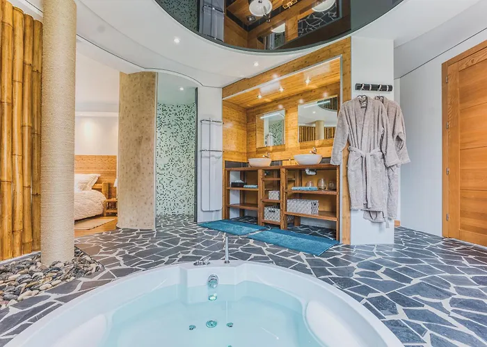 Les Chantrines Bed & Breakfast 4*